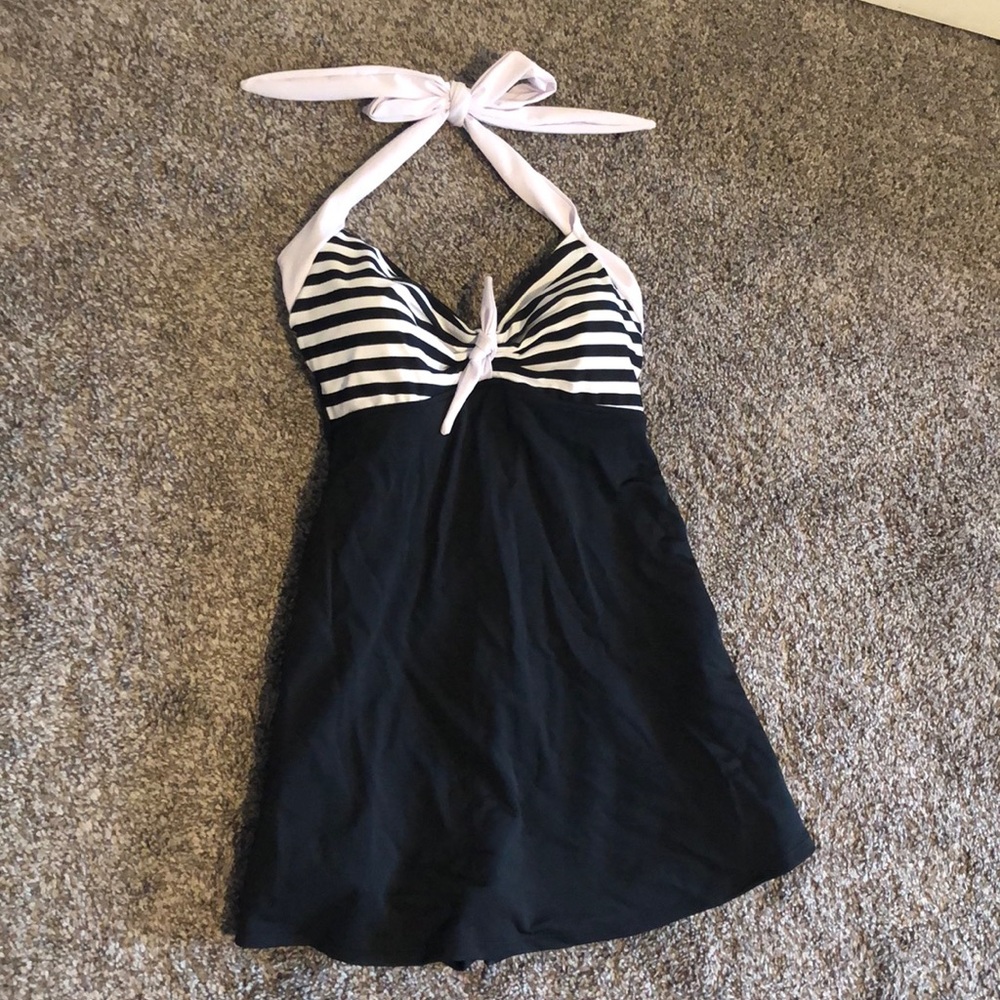 NWOT Women’s One piece bathing suit size Medium